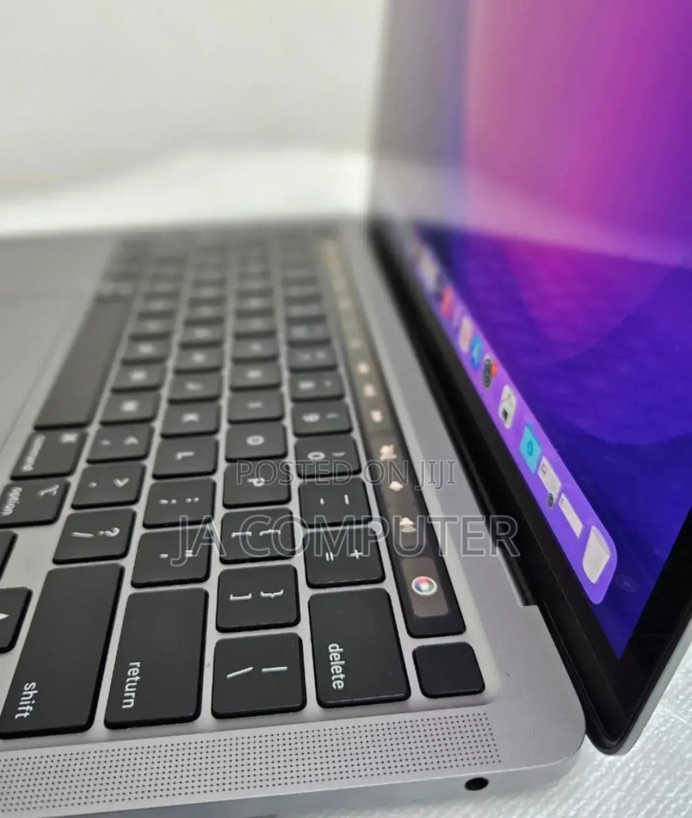 New Laptop Apple MacBook Pro 2020 M1 8GB Apple M1 SSD 512GB