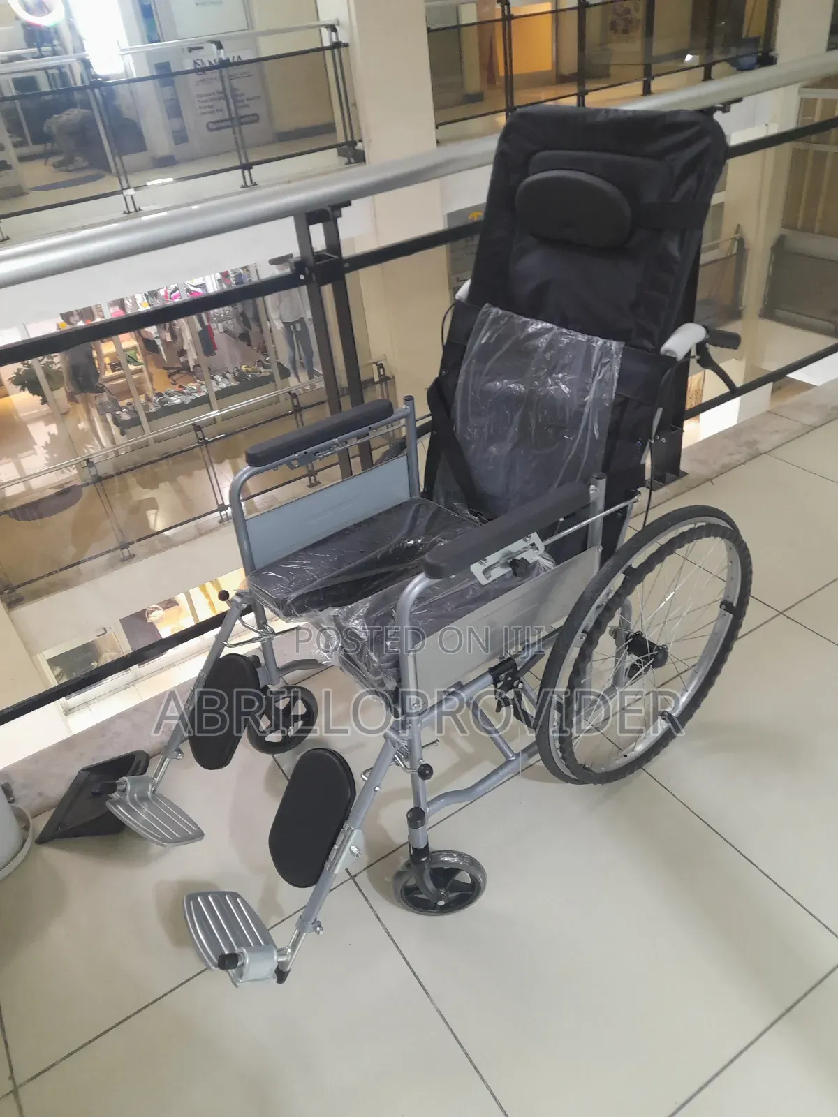 Wheelchair With Swing-Away Elevating Leg Rests/Wheelchair