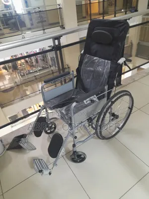 Wheelchair With Swing-Away Elevating Leg Rests/Wheelchair