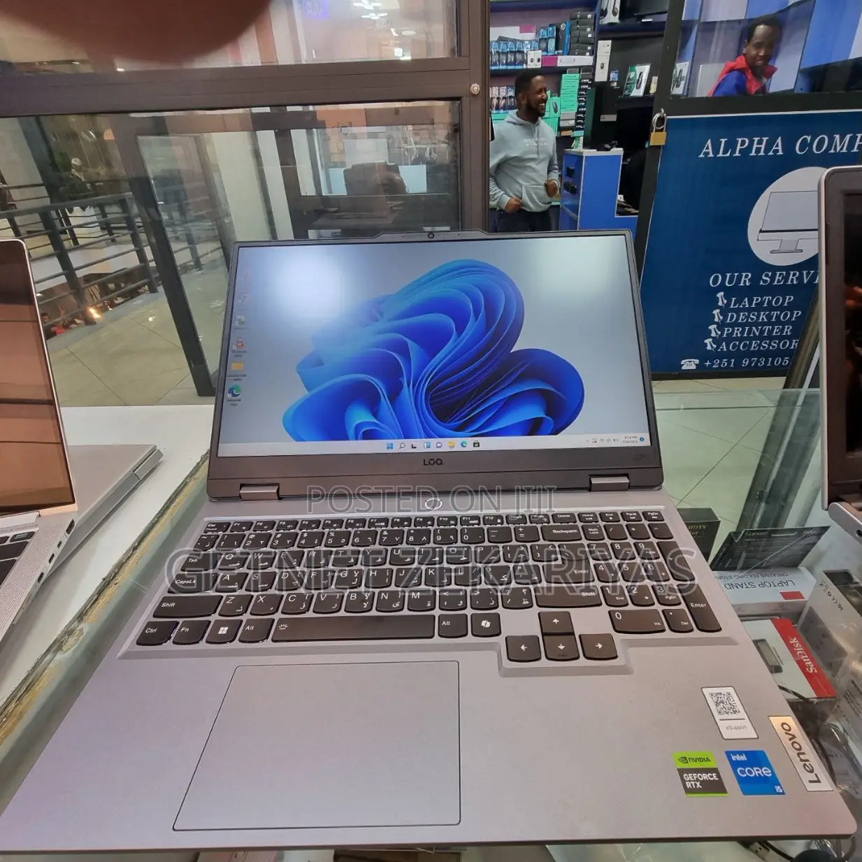 New Laptop Lenovo LOQ 15IRH8 16GB Intel Core I5 SSD 512GB