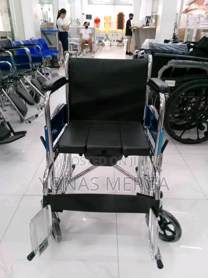 WHEELCHAIR-ADULT/Leatherette Design for Easy Cleaning -Easy