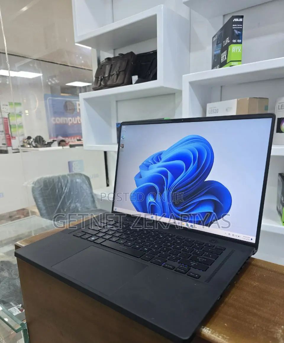 New Laptop Asus ROG Zephyrus G16 16GB Intel Core I7 SSD 1T