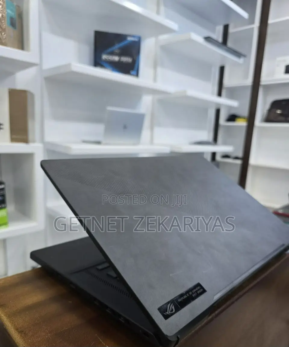 New Laptop Asus ROG Zephyrus G16 16GB Intel Core I7 SSD 1T