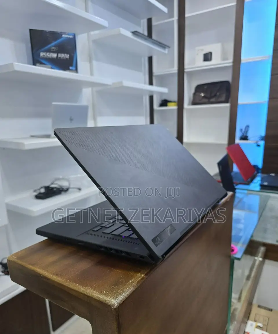 New Laptop Asus ROG Zephyrus G16 16GB Intel Core I7 SSD 1T