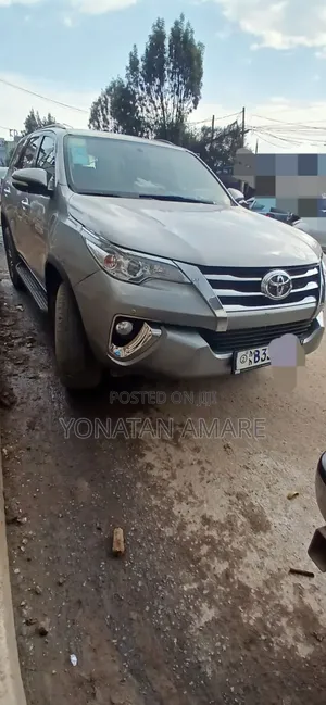 Toyota Fortuner 2.4 D AWD 2018 Silver