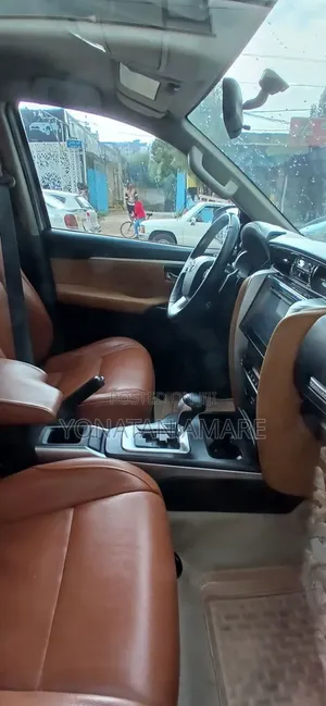 Toyota Fortuner 2.4 D AWD 2018 Silver