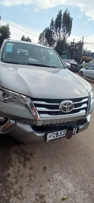 Toyota Fortuner 2.4 D AWD 2018 Silver