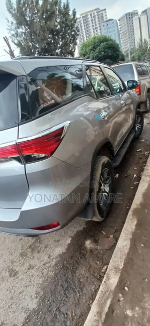 Toyota Fortuner 2.4 D AWD 2018 Silver