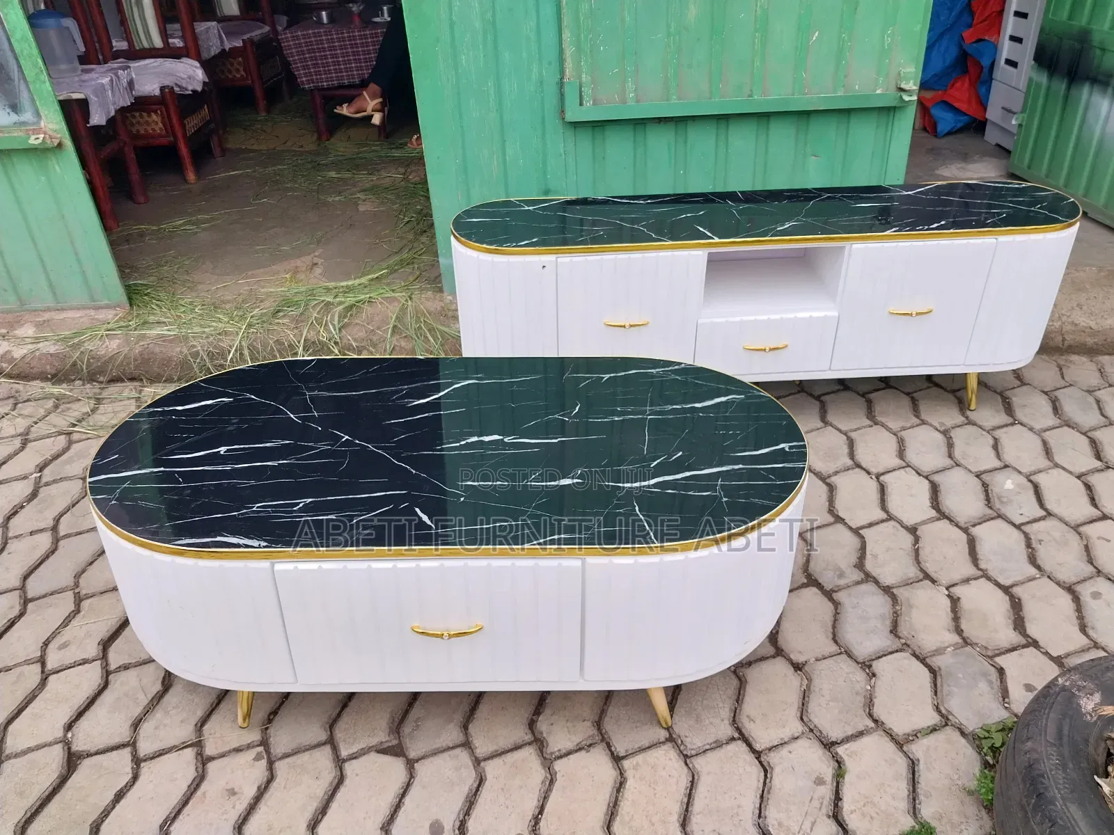 ቲቪስታንድእናቴብል