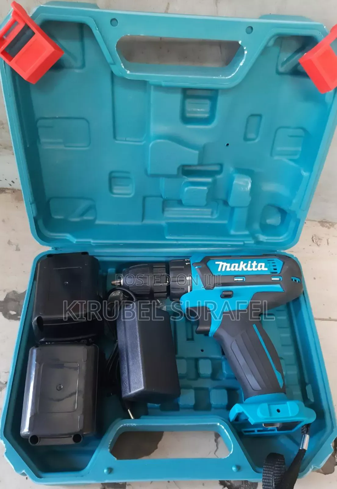 Makita Chargable Drill With Accesories