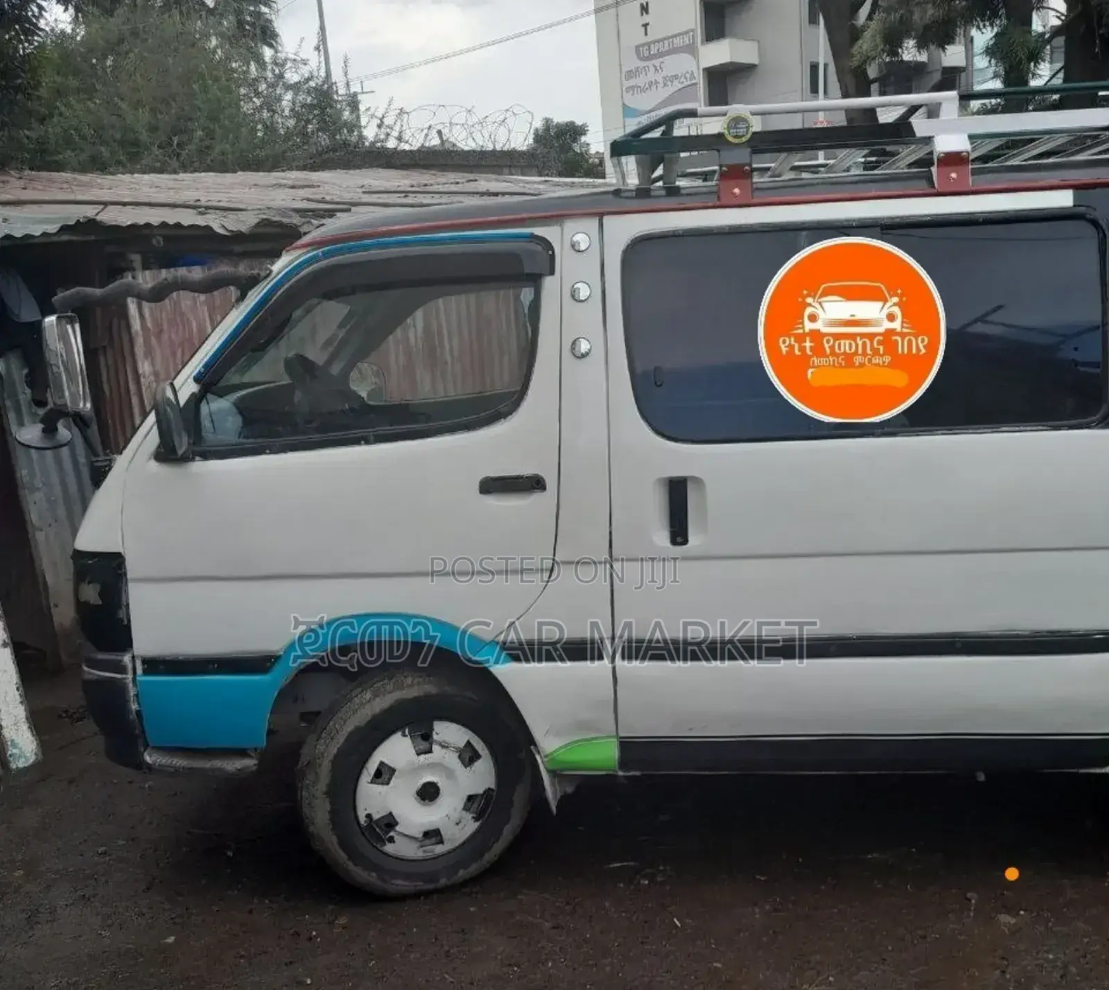 Toyota HiAce 2002 White