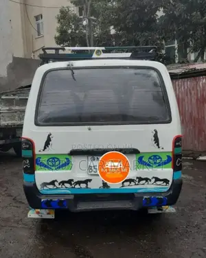 Toyota HiAce 2002 White