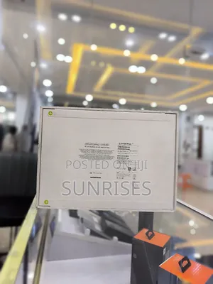 Photo - New Laptop Apple MacBook Air 2022 M2 8GB Apple M2 SSD 512GB