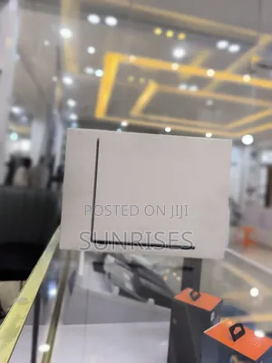 New Laptop Apple MacBook Air 2022 M2 8GB Apple M2 SSD 512GB