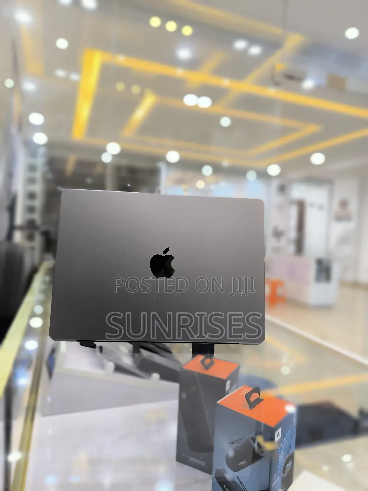 New Laptop Apple MacBook Pro M1 16GB Apple M1 Pro SSD 1T