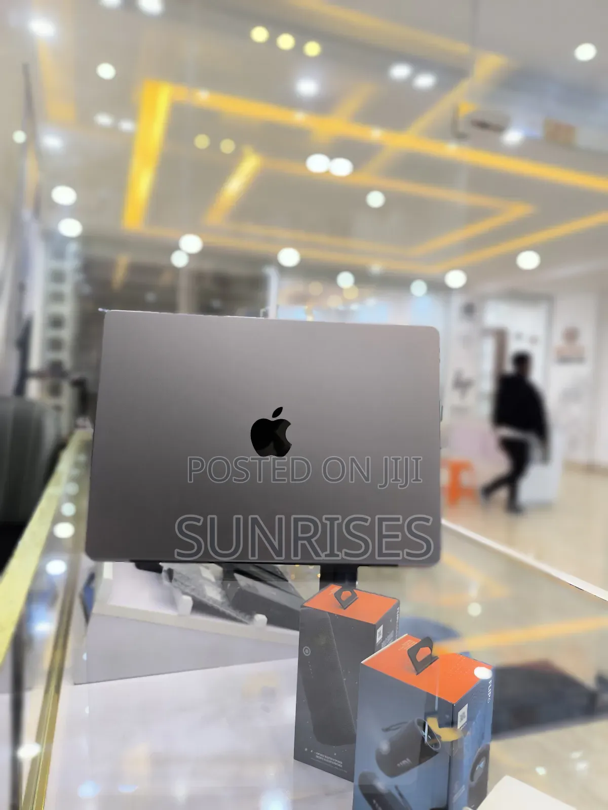 New Laptop Apple MacBook Pro M1 16GB Apple M1 Pro SSD 1T