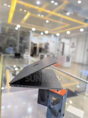 New Laptop Apple MacBook Pro M1 16GB Apple M1 Pro SSD 1T