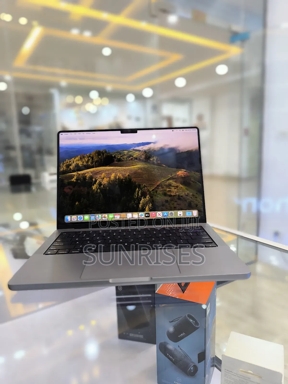 New Laptop Apple MacBook Pro M1 16GB Apple M1 Pro SSD 1T