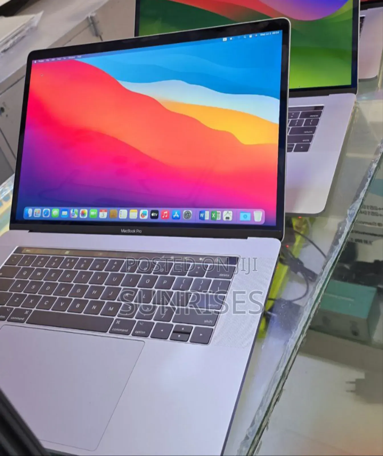 New Laptop Apple MacBook Pro 2018 32GB Intel Core I9 SSD 1T