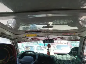 Toyota HiAce 2004 White