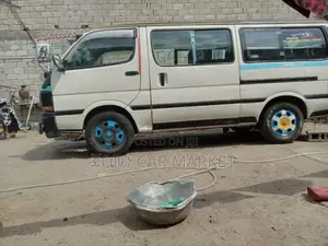 Photo - Toyota HiAce 2004 White