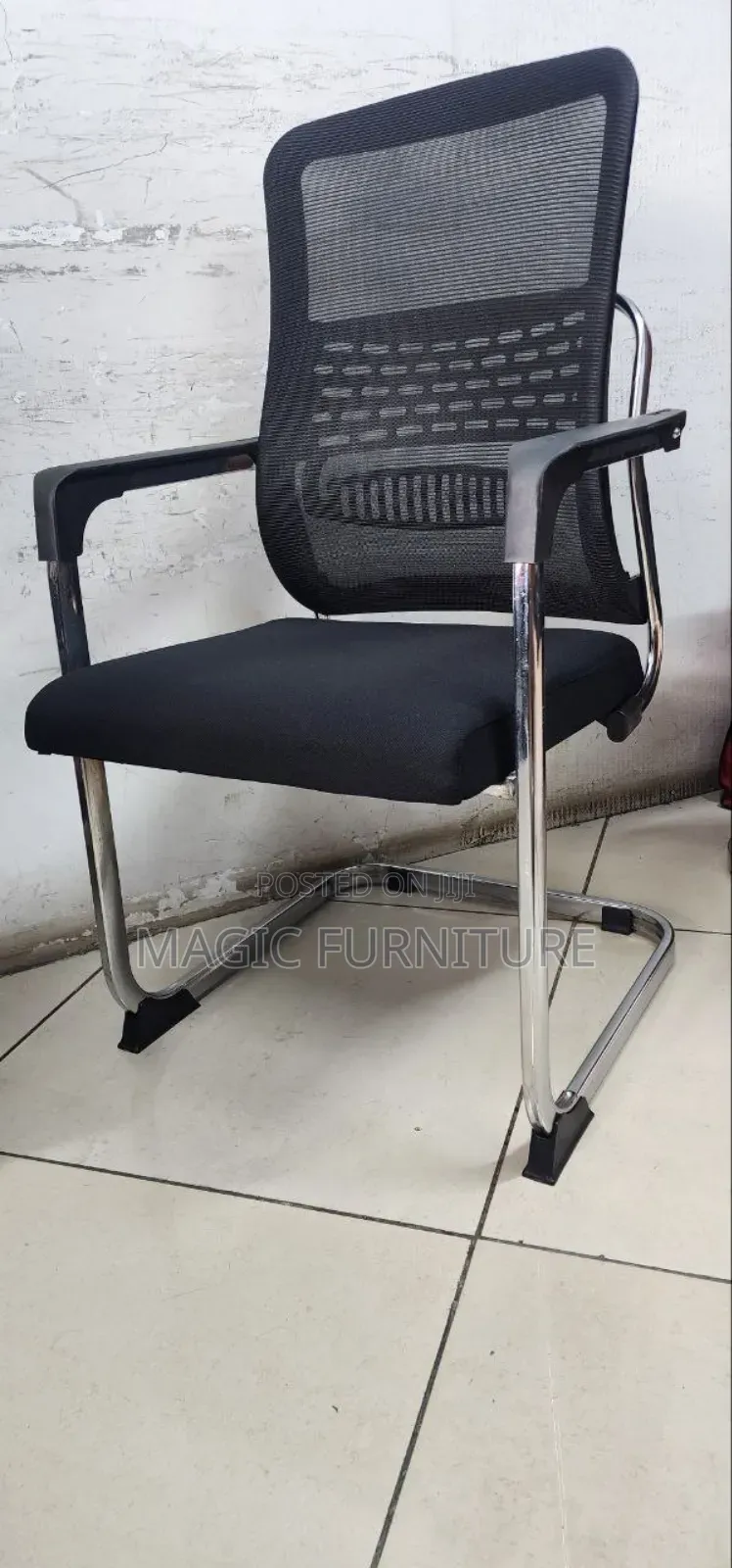 U Leg Chair