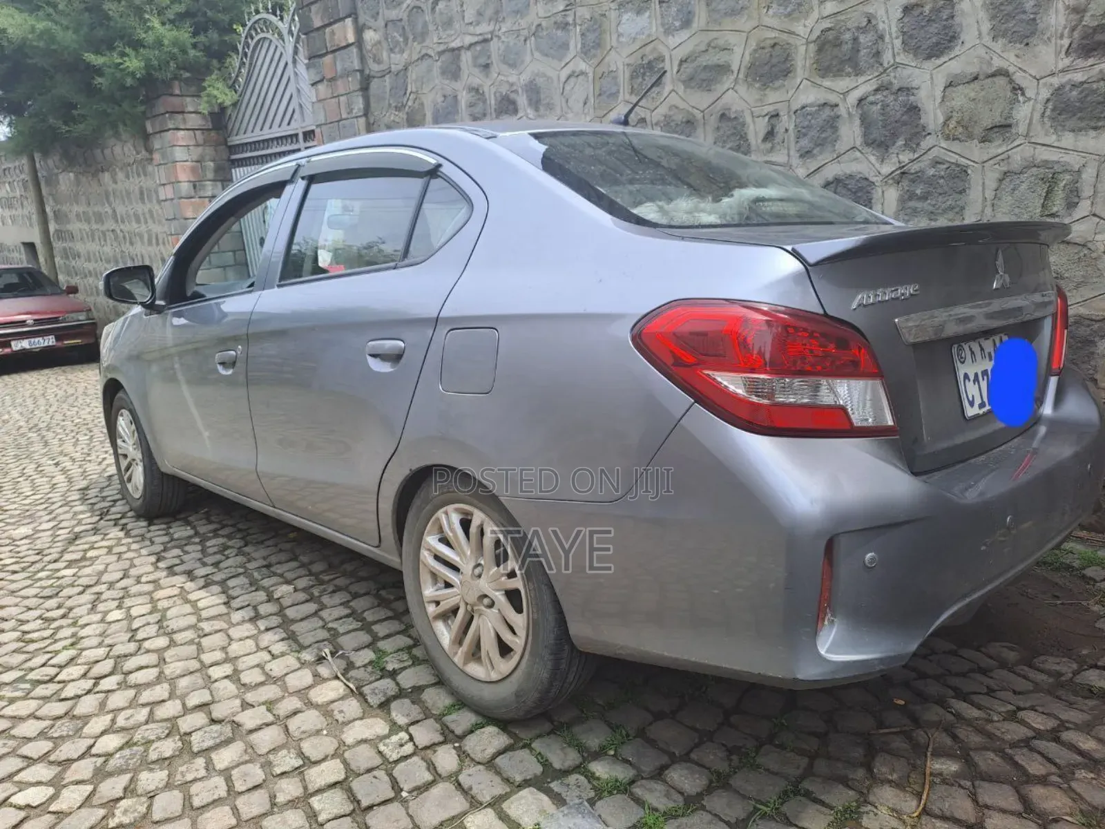 Mitsubishi Attrage 2022 Silver