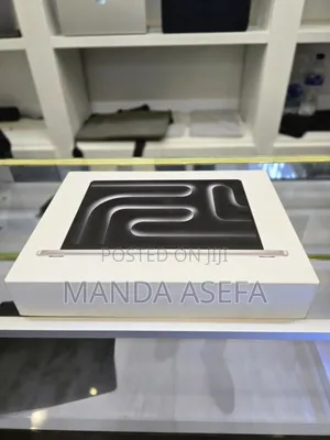 New Laptop Apple MacBook Pro 18GB Apple M3 SSD 512GB