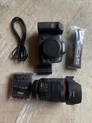 Canon Eos R5 Camera With 24-105 Lens