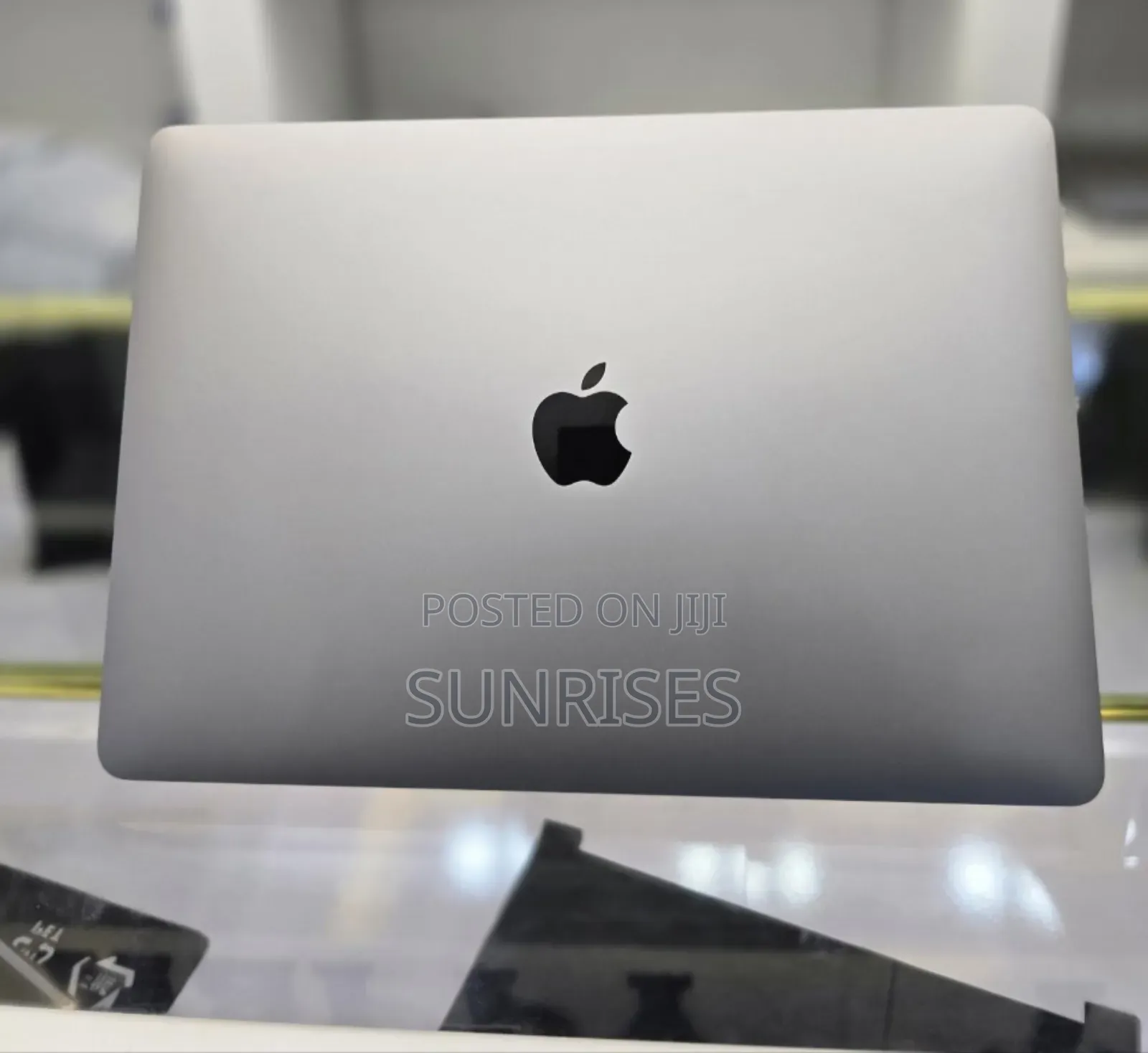 New Laptop Apple MacBook Air 2022 M2 8GB Apple M2 SSD 256GB