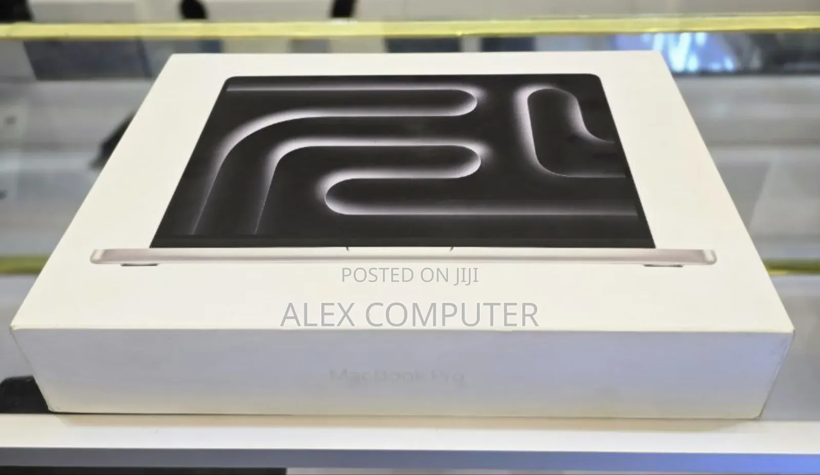 New Laptop Apple MacBook Pro 2023 M3 14-Inch 18GB Apple M3 SSD 512GB