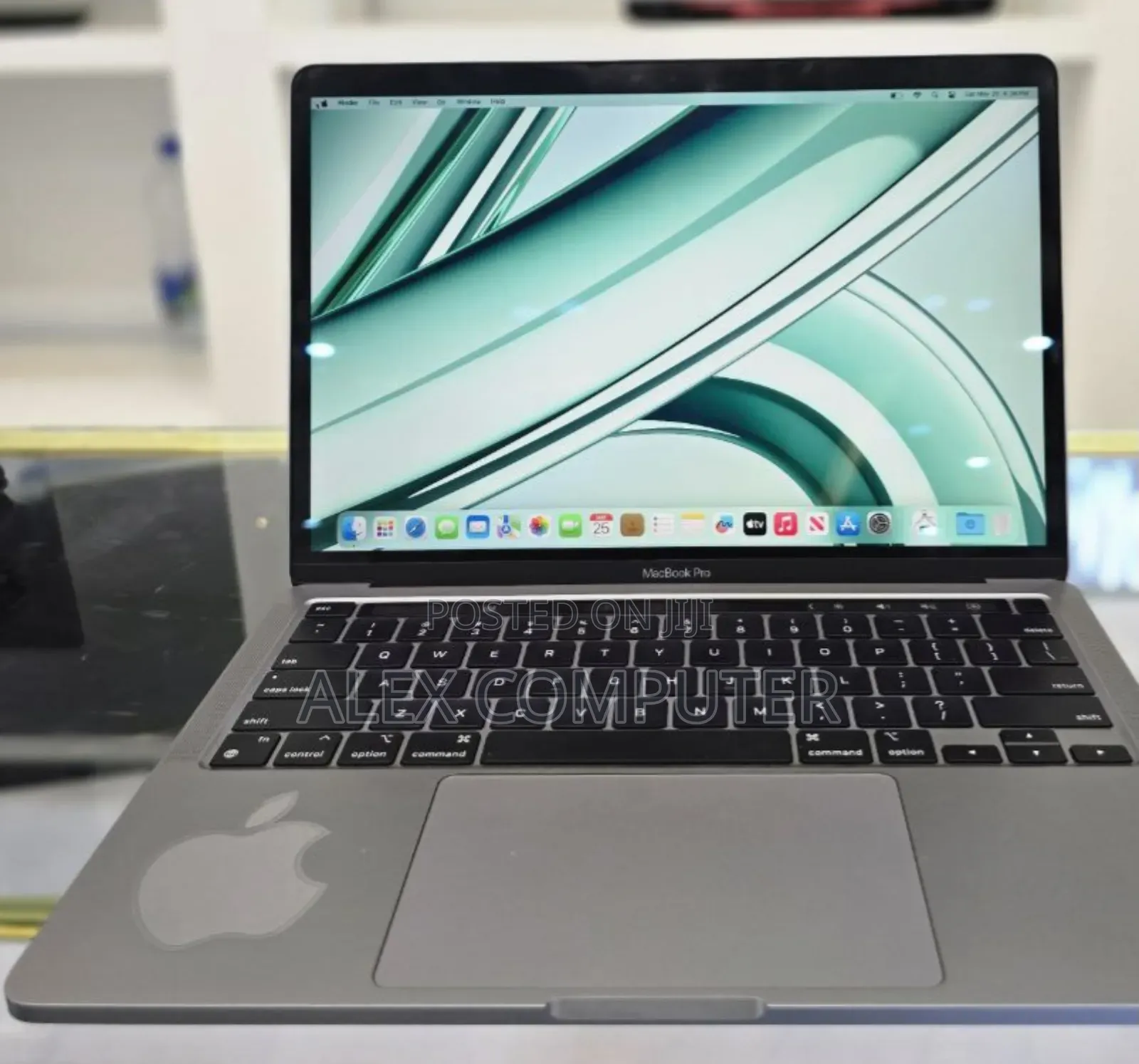 New Laptop Apple MacBook Pro 2022 M2 8GB Apple M2 SSD 256GB