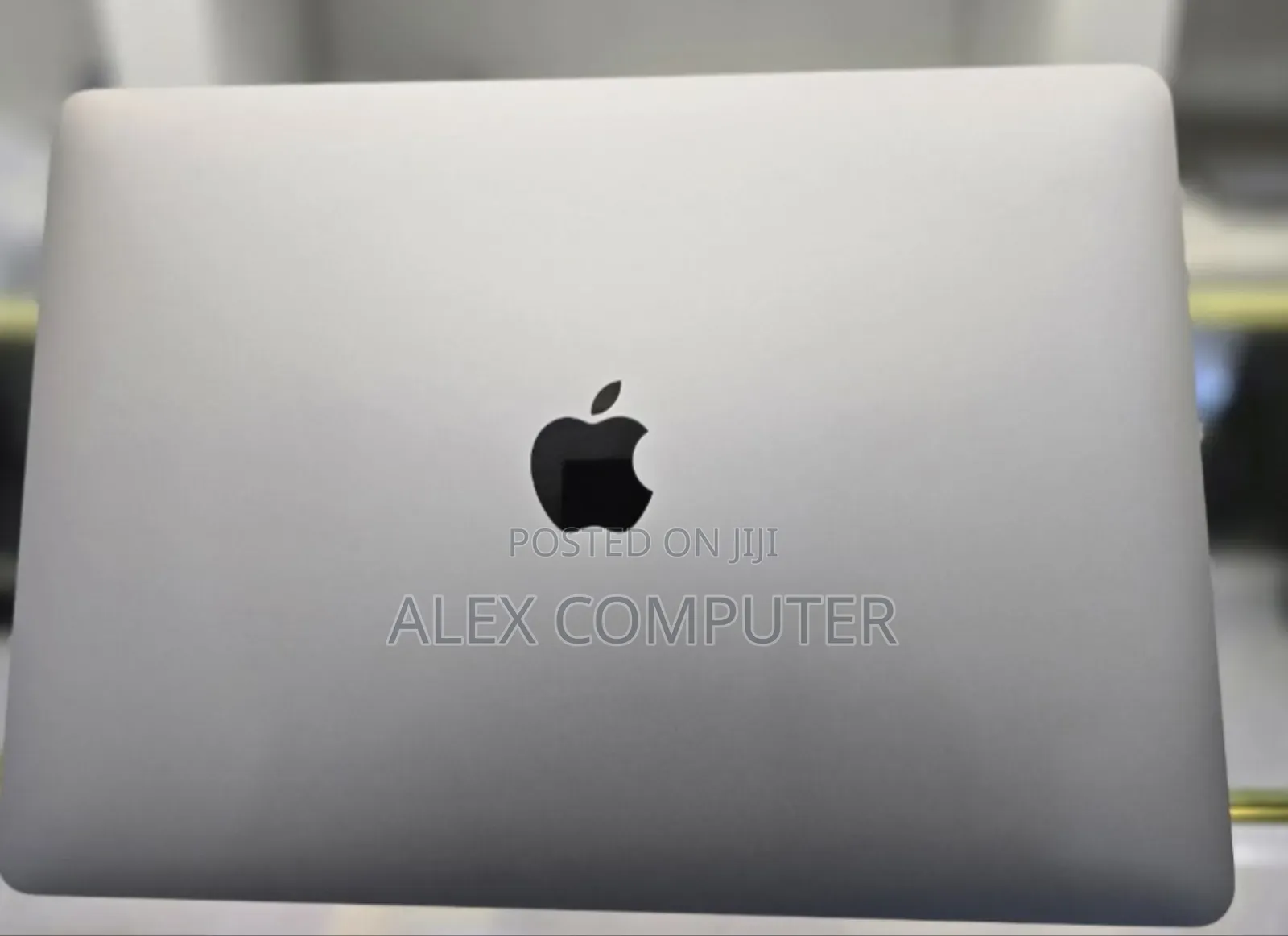 New Laptop Apple MacBook Pro 2022 M2 8GB Apple M2 SSD 256GB