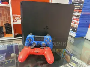 Photo - Playstation 4(Playstation 4slim)