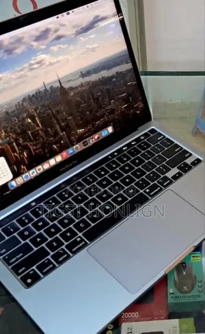 Photo - New Laptop Apple MacBook 2018 32GB Intel Core I9 SSD 1T