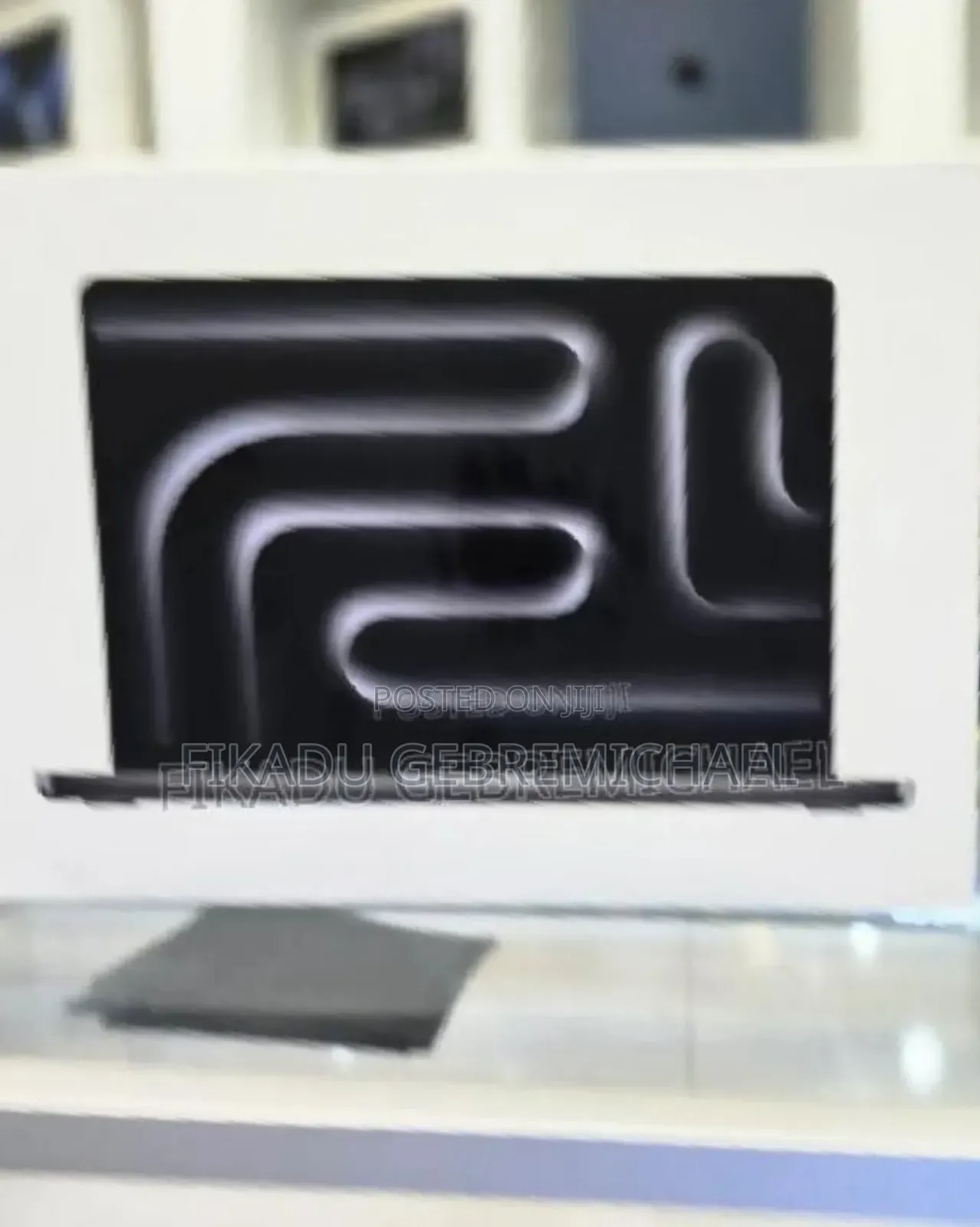 New Apple MacBook Pro 2023 M3 14-inch 18GB Intel Core i7 SSD 512GB