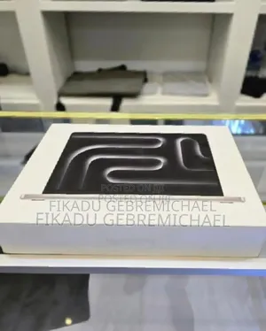 New Apple MacBook Pro 2023 M3 14-inch 18GB Intel Core i7 SSD 512GB