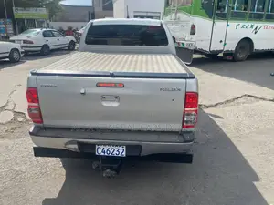 Toyota Hilux 2012 Silver