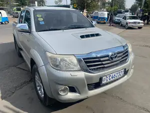 Photo - Toyota Hilux 2012 Silver