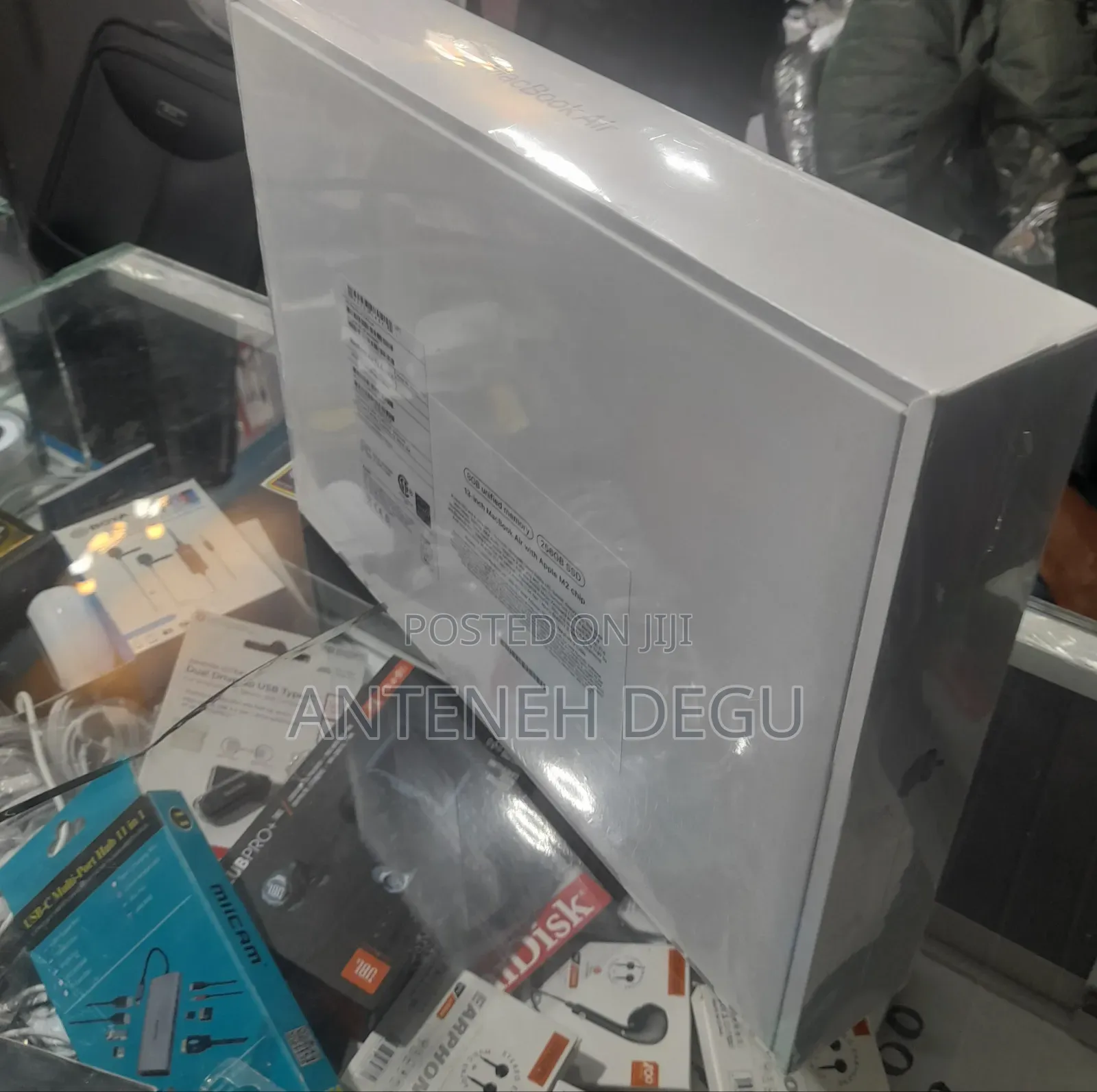 New Laptop Apple MacBook Air 2022 M2 8GB Apple M2 SSD 256GB