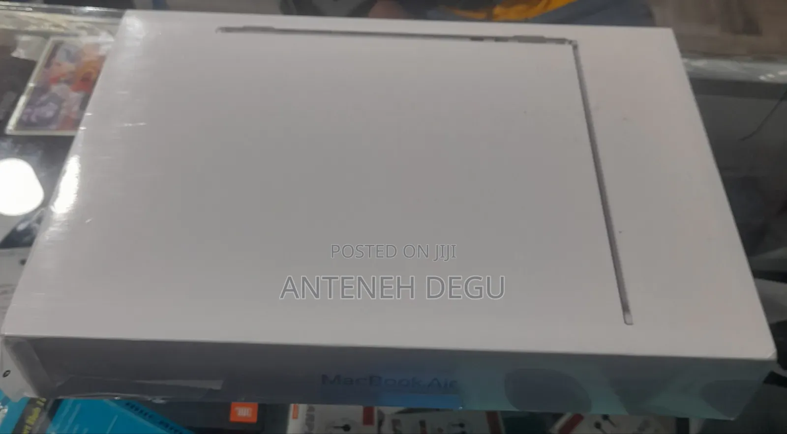 New Laptop Apple MacBook Air 2022 M2 8GB Apple M2 SSD 256GB