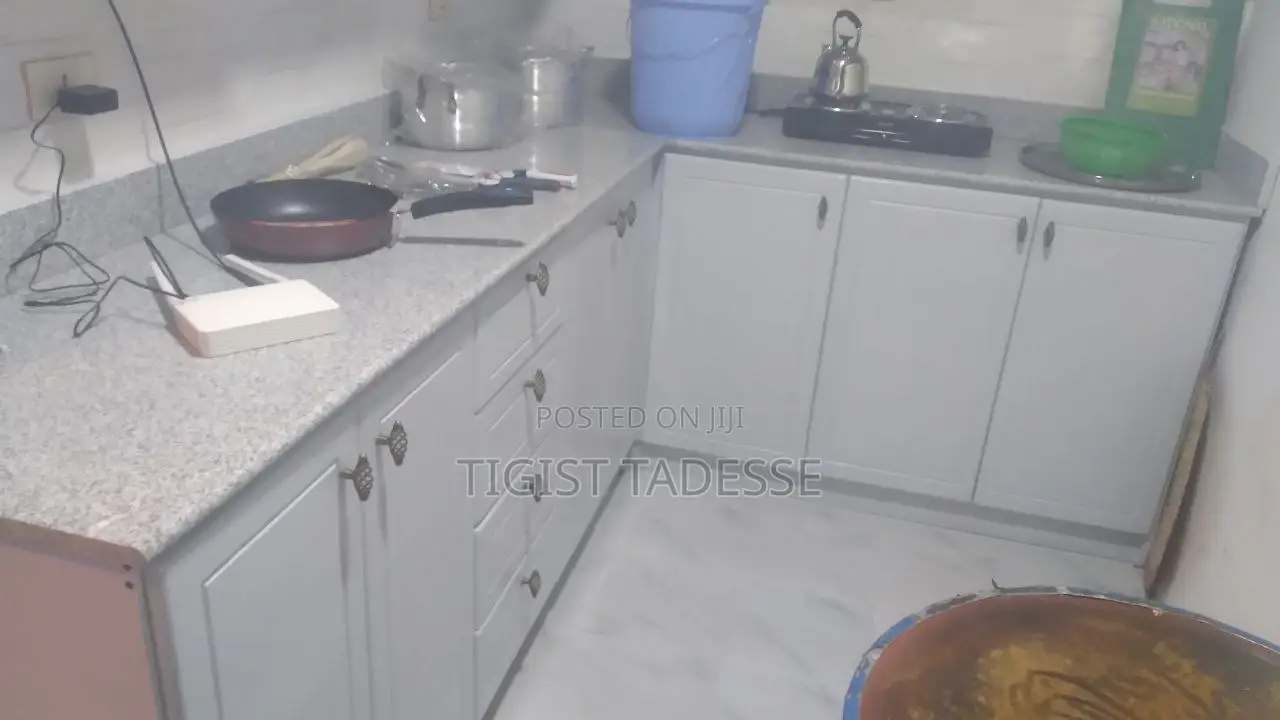 Kitchen Cabinet አንደቤትዎ ፅድት አድርገን እንሰራለን