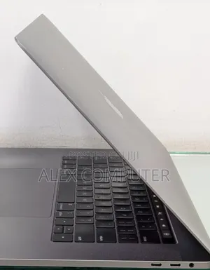 New Laptop Apple MacBook 2018 32GB Intel Core I7 SSD 512GB