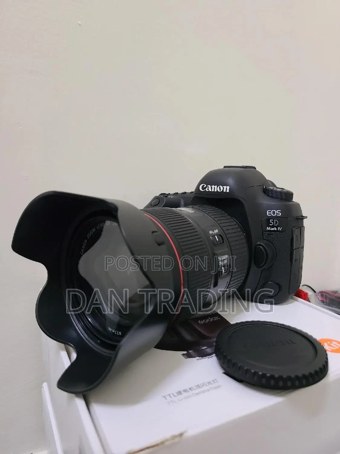 Canon Mark IV ( EOS 5D )