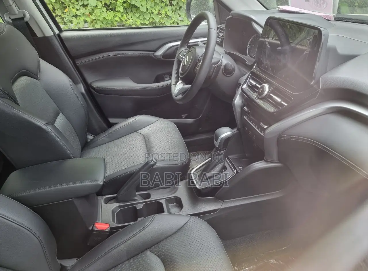 New Suzuki Vitara 2024 Gray