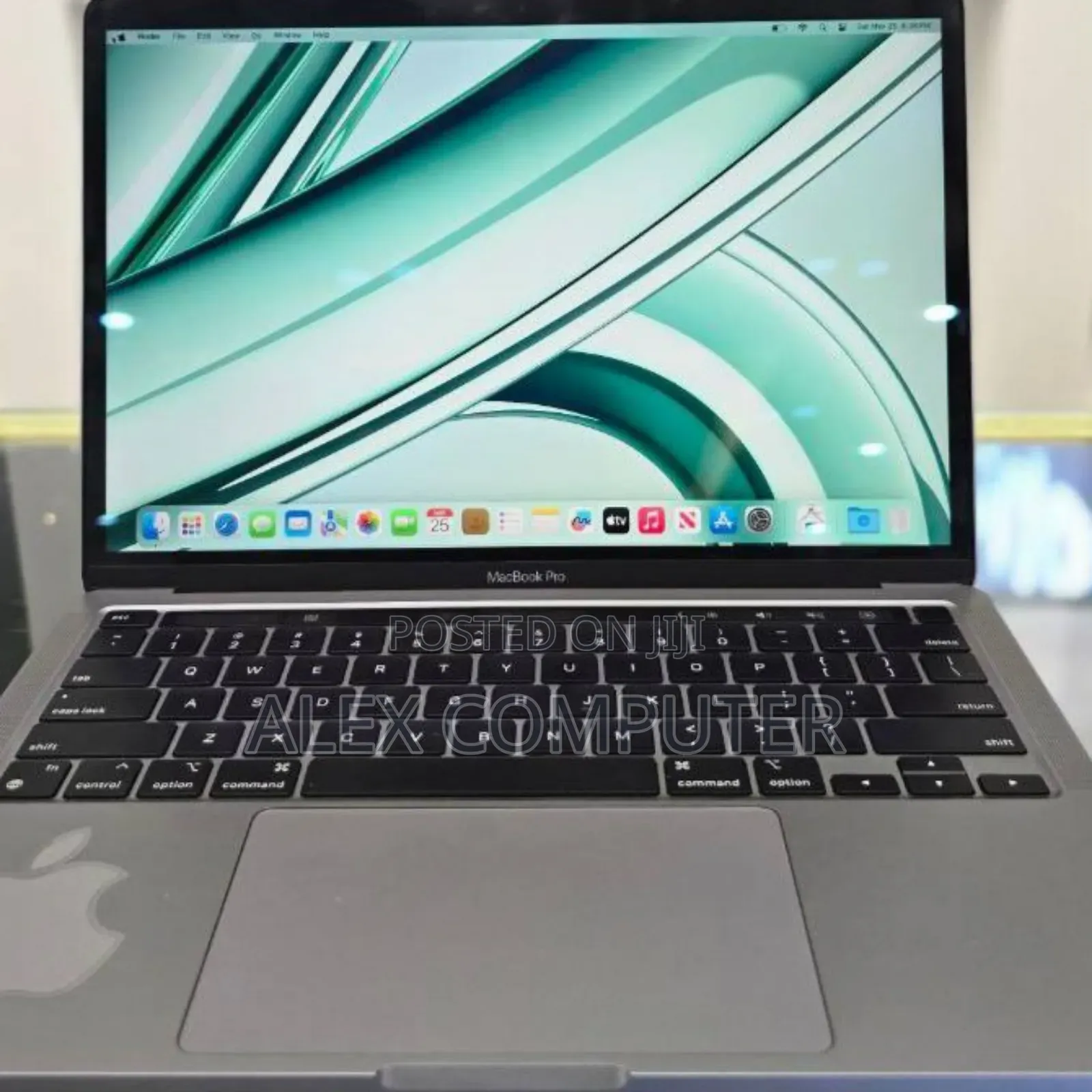 New Laptop Apple MacBook Pro 2022 M2 8GB Apple M2 SSD 256GB