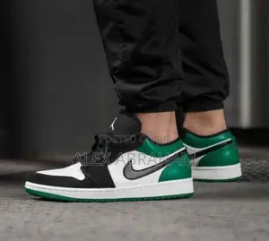 Photo - Jordan 1 “ Low Pin Green”