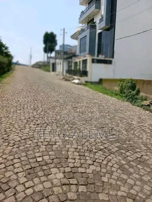 የሚሸጥ ሰርቪስ ቤት አያት 175 ካሬ ዋጋ 14ሚሊዮን ብር