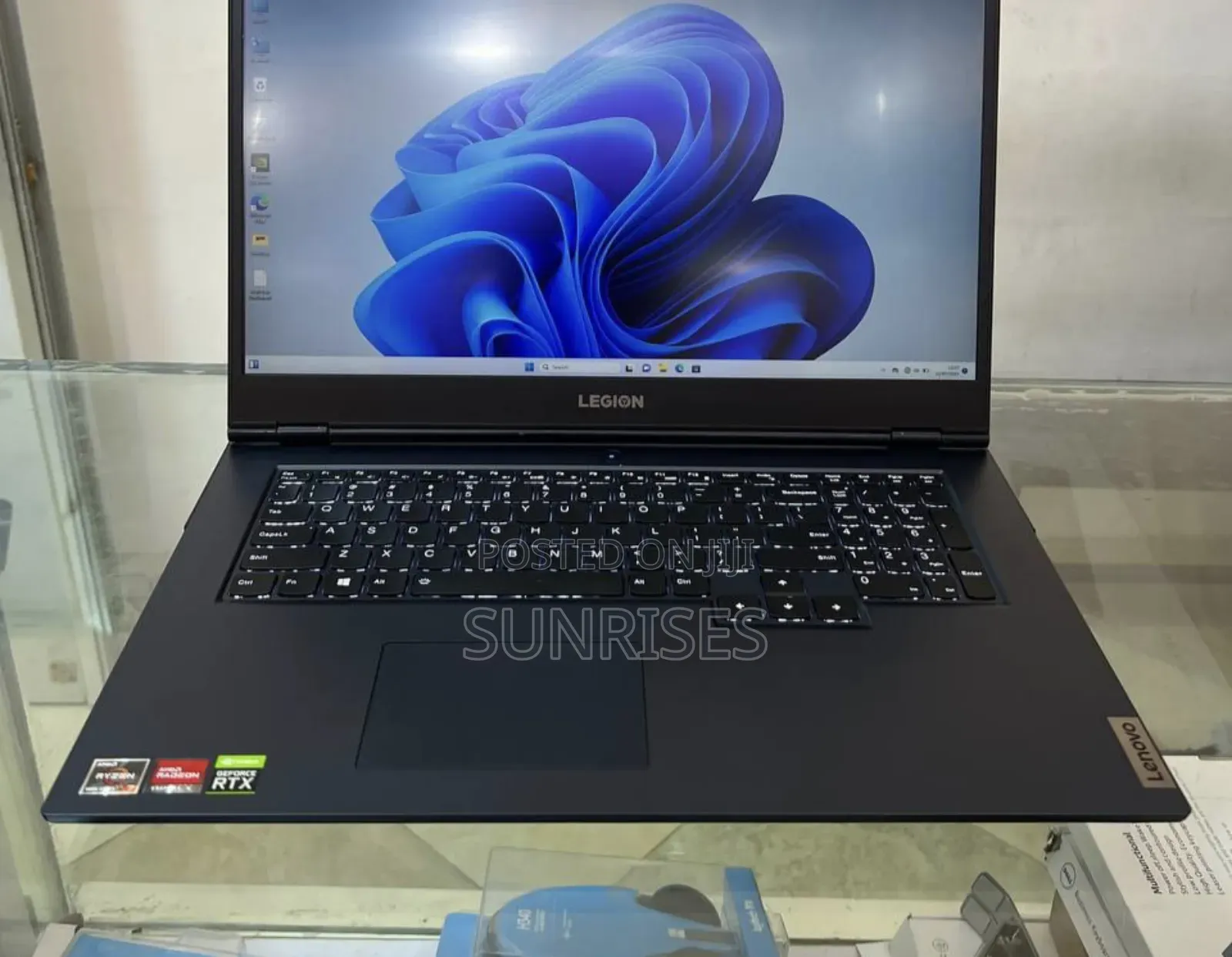 New Laptop Lenovo Legion 5 16GB AMD Ryzen 7 SSD 512GB