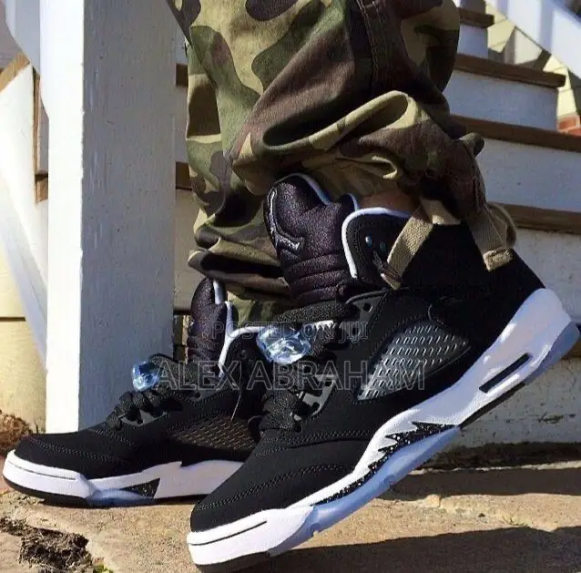 Jordan 5 “Moonlight”